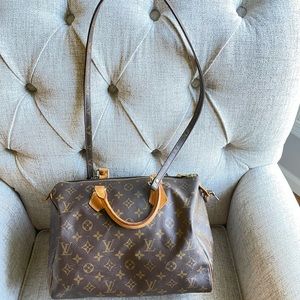 Authentic Louis Vuitton Speedy 30 with strap.